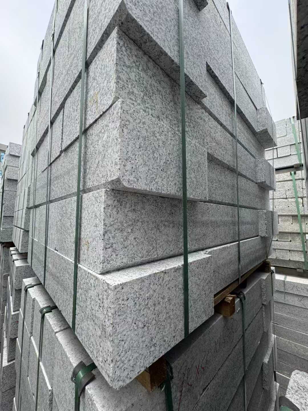 佛山芝麻白路牙石 马路牙子